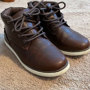 Boys leather boots